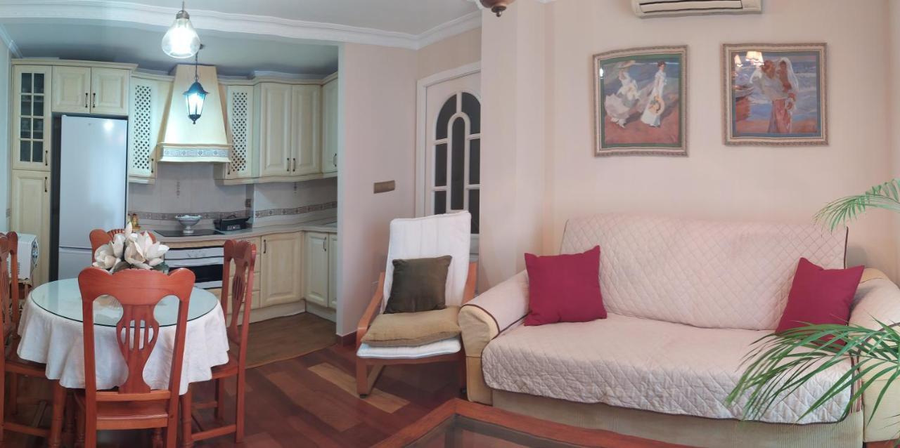 Apartamento Rozamar Apartment Torre Del Mar Bagian luar foto